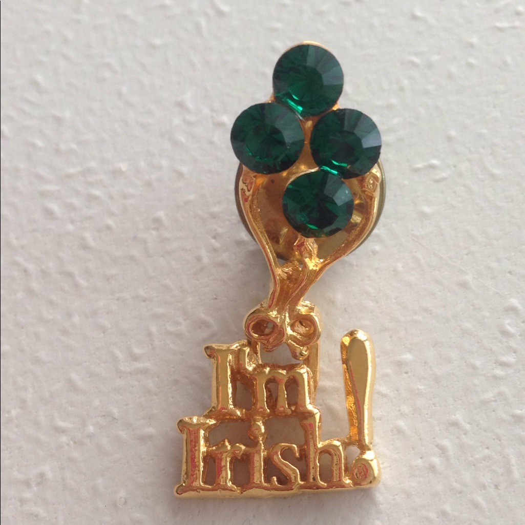 Pin In A Gold Look Metal That Spells I'm Irish